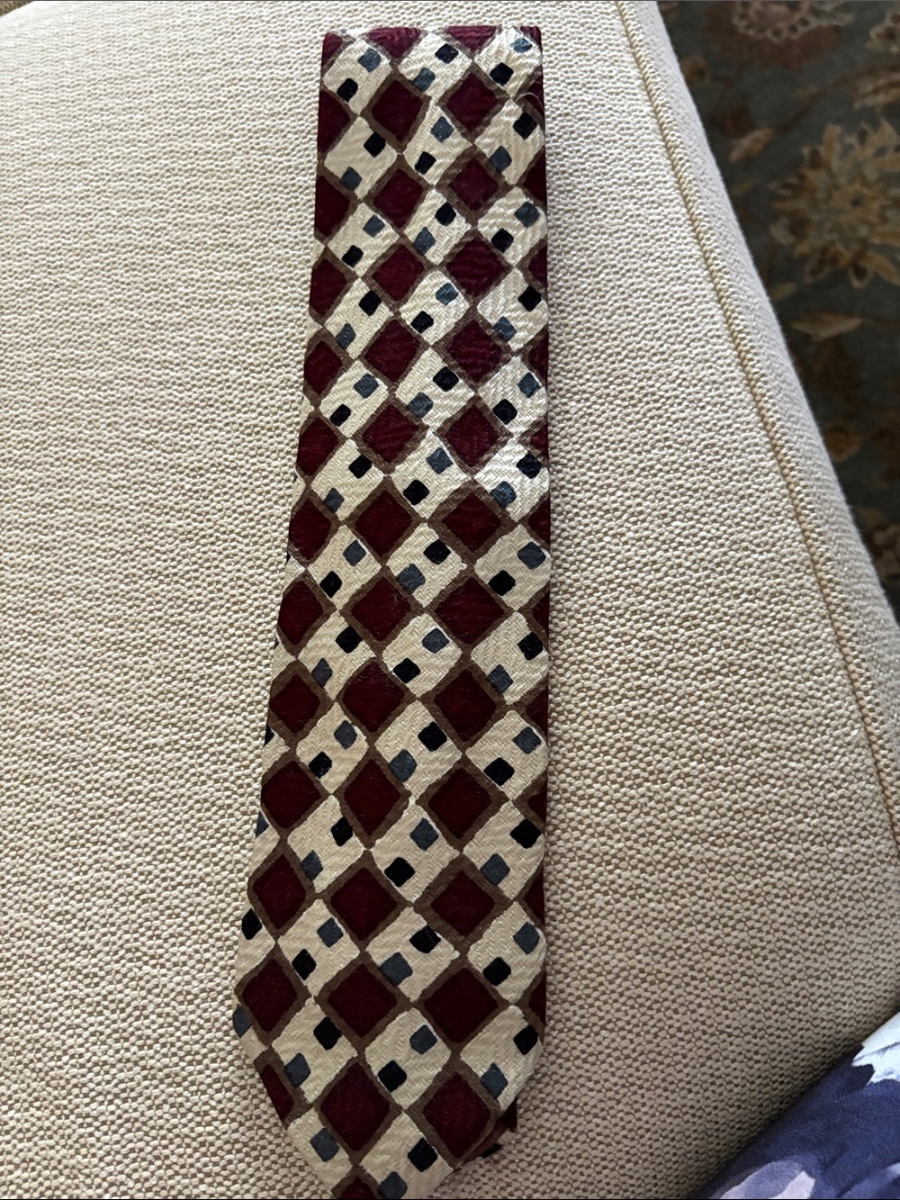 Allea Milano vintage Men's Geometric Burgundy and Cream Silk Tie perfect